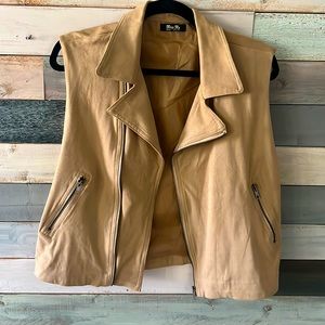 Nashville ready!! Suede vest - fringe on back - size medium